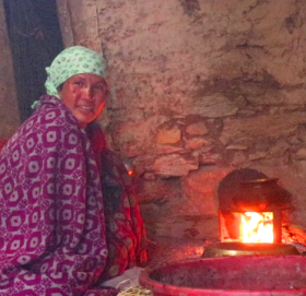 अन्धविश्वासको परकाष्ठ : सुत्केरी पनि गोठमै बास