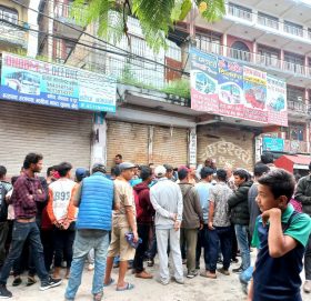 ठेकदारले भाडा नदिदा बनेपा नगरले लगायो सटरमा ताला, व्यवसायी आन्दोलित