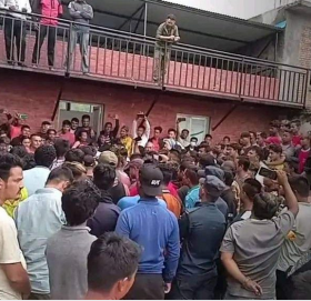 काभ्रेका टिपर चालक आन्दोलित