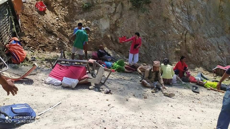 यात्रु बहाक बस दुर्घटना, ठूलै हताहती भएको आशंका