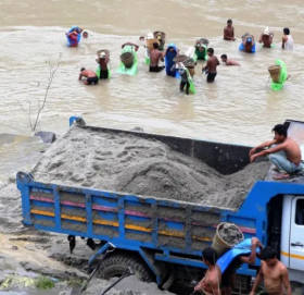 काभ्रेमा रातपरेपछि बालुवा उत्खनन् तीब्र