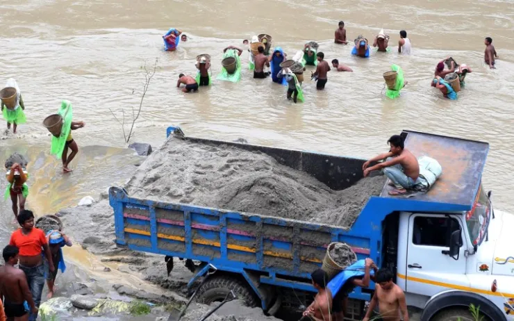 काभ्रेमा रातपरेपछि बालुवा उत्खनन् तीब्र