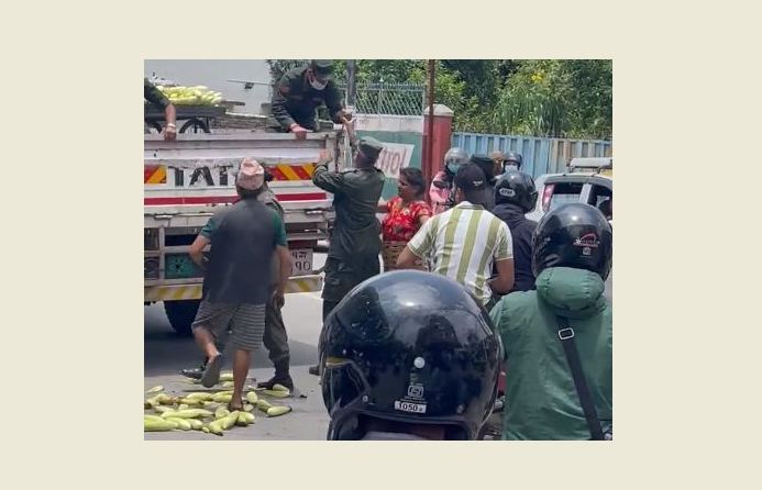ठेलामा मकै बेच्नेमाथि नगर प्रहरीकाे लछारपछार (भिडियाेसहित)