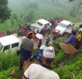 चट्याङ लागेर १२ जना घाइते