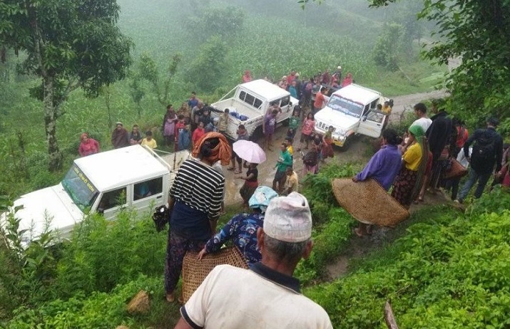 चट्याङ लागेर १२ जना घाइते