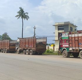 काभ्रेमा व्यवसायीद्वारा मालवाहक ढुवानी ठप्प