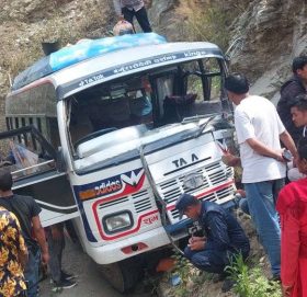 काभ्रेमा बस दुर्घटना, १३ जना घाइते