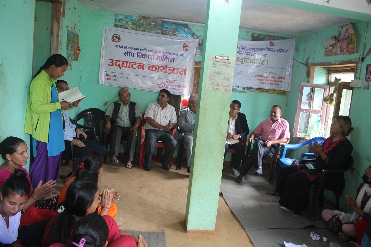 काभ्रेको मण्डनदेपुरमा सिलाई कटाई र ब्यूटी पार्लर तालिम शुरु