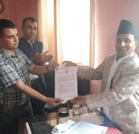 सडकमा उत्रने काभ्रेका किसानको चेतावनी