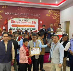एसइइमा उत्कृष्ट नतिजा ल्याउने विद्यार्थीलाई नेविसंघ काभ्रेको सम्मान