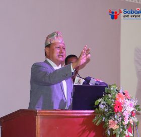 अस्पतालका कर्मचारीलाई तलब दिन नसकेपछि हटायौँ : स्वास्थ्यमन्त्री बस्नेत