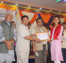 मण्डनदेउपुरमा एसईई सहित विभिन्न तहमा उत्कृष्टता हासिल गर्ने विद्यार्थी र विद्यालय सम्मानित