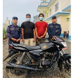 काभ्रेमा मोटरसाइकल चोर्ने २ जना पक्राउ