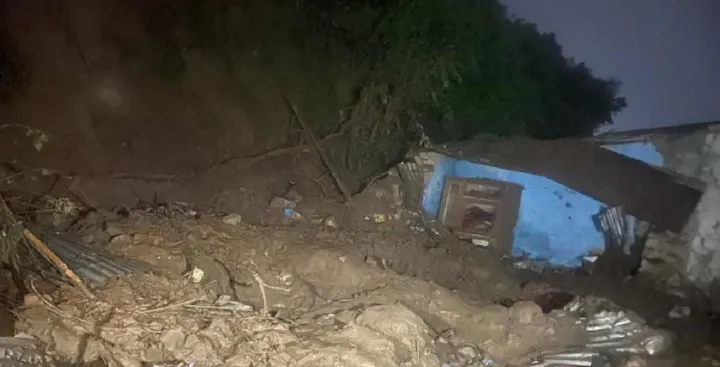 पहिरोले घर पुरिँदा बाबुछोरीको मृत्यु, आमा घाइते