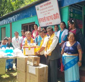 तेमालको सरमथली स्वास्थ्य चौकीलाई स्वास्थ्य सामग्री हस्तान्तरण