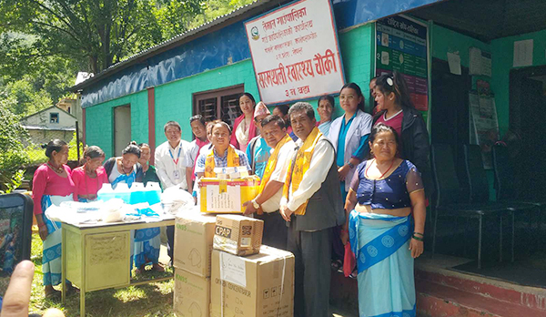 तेमालको सरमथली स्वास्थ्य चौकीलाई स्वास्थ्य सामग्री हस्तान्तरण