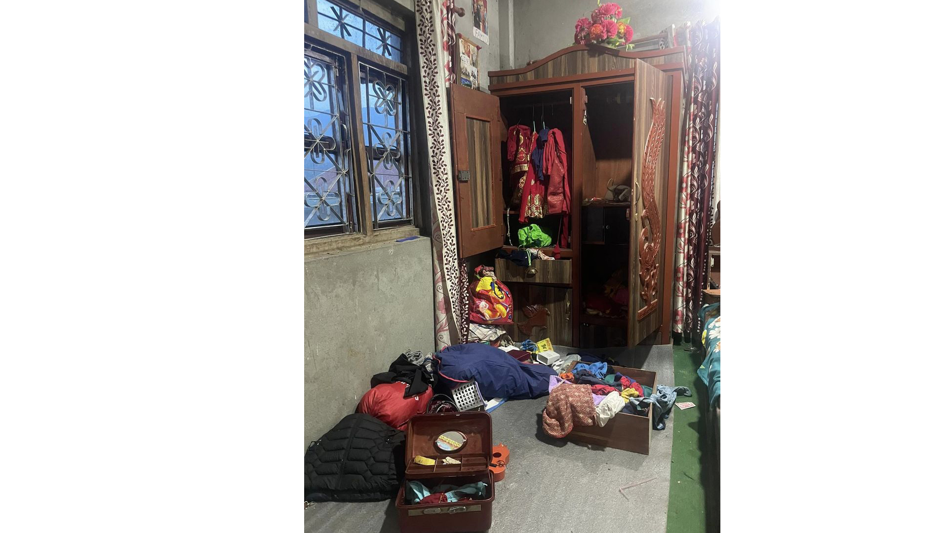 काभ्रेमा सुनका गरगहना सहित ३ लाख ५० हजार बढीको सामान चोरी