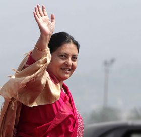 एमालेमा नेतृत्व फेर्ने कसरत,  भण्डारीको  ‘इन्ट्री’ कतिको सम्भव ?