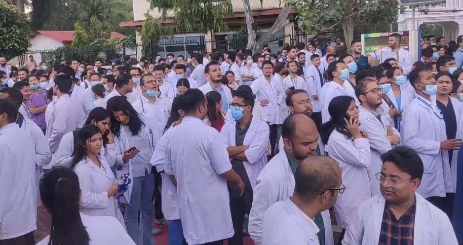 डाक्टरहरुको आन्दोलनका कारण बिरामीको बिचल्ली