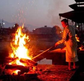 जलाउन लागेको युवतीको शव प्रहरीको नियन्त्रणमा