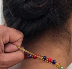 काभ्रेमा घाँस काटीरहेकी महिलाकाे कानको मुन्द्रा र सिक्री लुटेर फरार