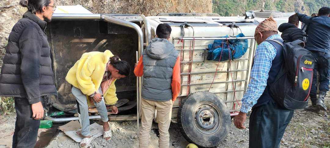 काभ्रेमा बुलेरो दुर्घटना हुदा ११ जना घाईते