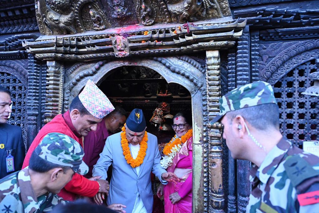 काभ्रेमा पलान्चोक भगवतीको दर्शन गर्दै राष्ट्रपति