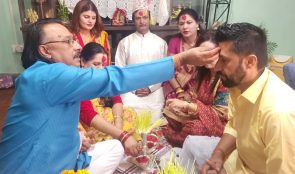 रास्वपा सभापति रविले लगाए दाइको हातबाट टीका