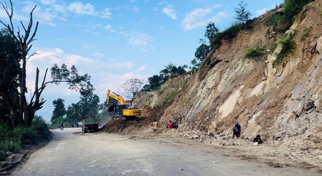 धुलिखेल–खावा सडक विस्तार : १६ महिनामा १२ प्रतिशतमात्रै काम