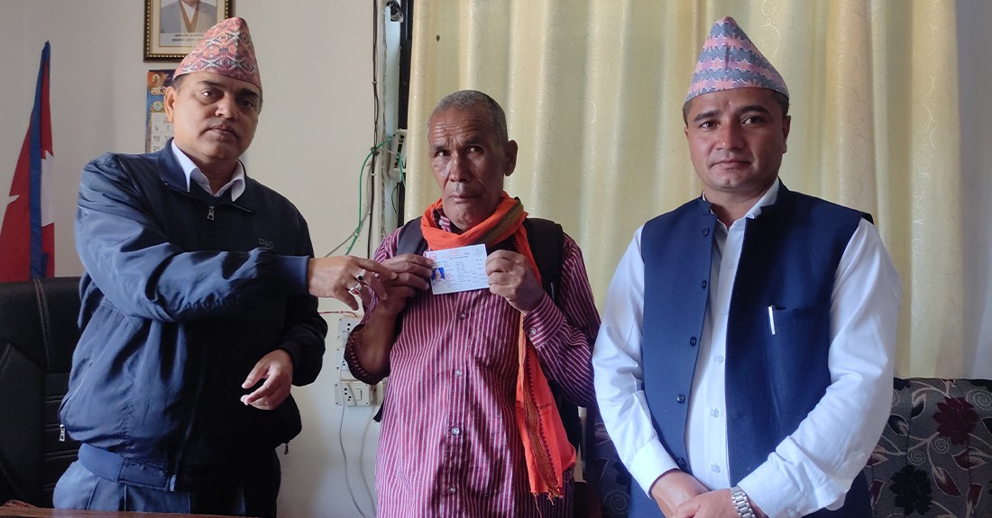 ७२ वर्षको उमेरमा डम्बरले प्राप्त गरे नागरिकता