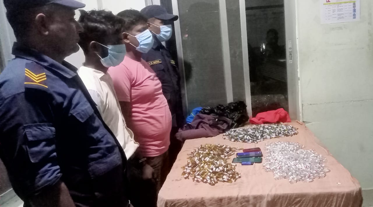 ठूलो परिमाणमा लागुऔषधसहित २ युवक पक्राउ