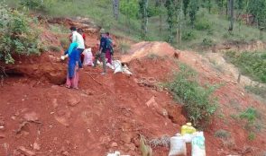 हराउँदै घर लिप्ने परम्परा