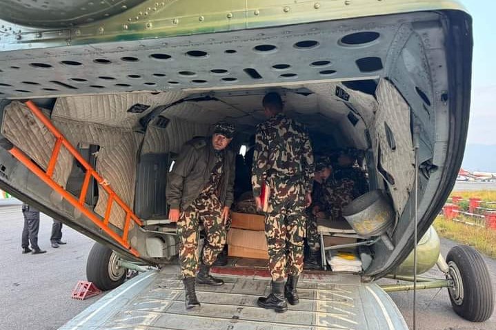 प्रधानमन्त्री भूकम्प प्रभावित क्षेत्रतर्फ स्वास्थ्यकर्मी र अत्यावश्यक सामग्री लिएर