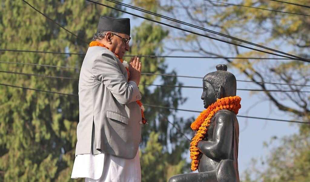 प्रधानमन्त्री प्रचण्डले गरे नेपाल संवतका प्रवर्तक राष्ट्रिय विभूति शंखधर साख्वाको शालिकमा माल्यार्पण 