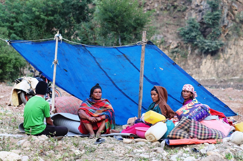 भूकम्प प्रभावितहरु चिसोको मारमा, राहत वितरणमा ढिलाइ