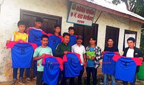 खेलाडीहरुलाई खेलकुद सामाग्री वितरण