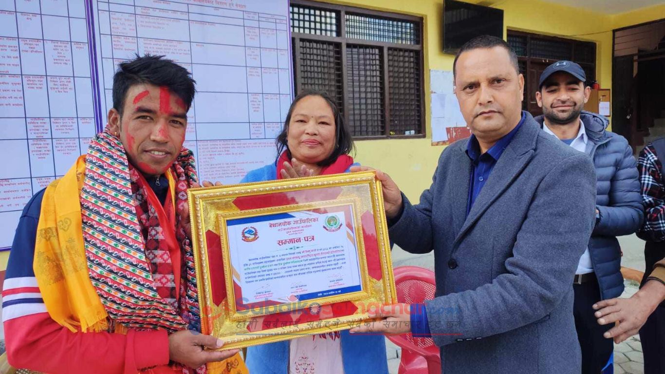 गाउँपालिकाद्वारा खेलाडीलाई सहित सम्मान ५० हजार पुरस्कार