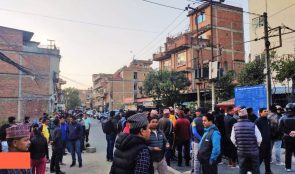 स्थानीयले गरे सडक अवरुद्ध