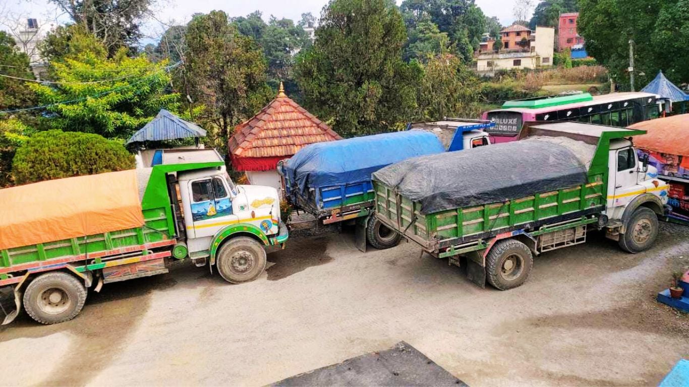 काभ्रेमा १२ वटा ओभर लोड बोक्ने ट्रिपर नियन्त्रणमा