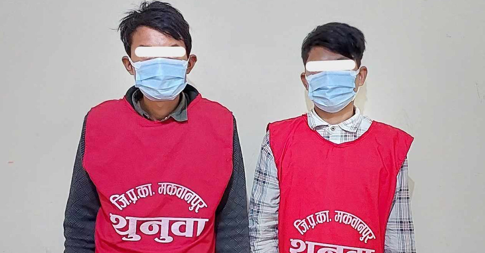 कटुवा पेस्तोल सहित २ जना पक्राउ