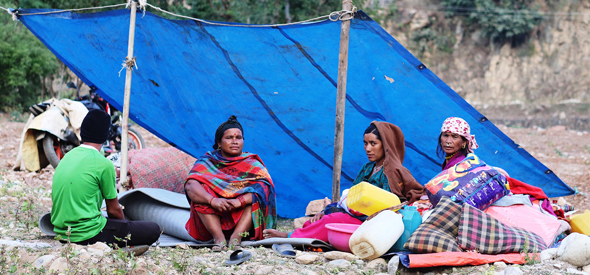 डेढ महिनादेखि त्रिपालमा छन् जाजरकोटका भूकम्प पीडित