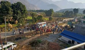 सिन्धुलिमा सवारी दुर्घटना, दुईको मृत्यु