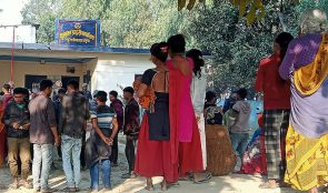 स्थानीय र प्रहरीबीच झडप, ३ जना घाइते