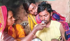 अस्पतालले मृत घोषणा गरी  शवगृहमा राखिएका व्यक्ति जीवितै