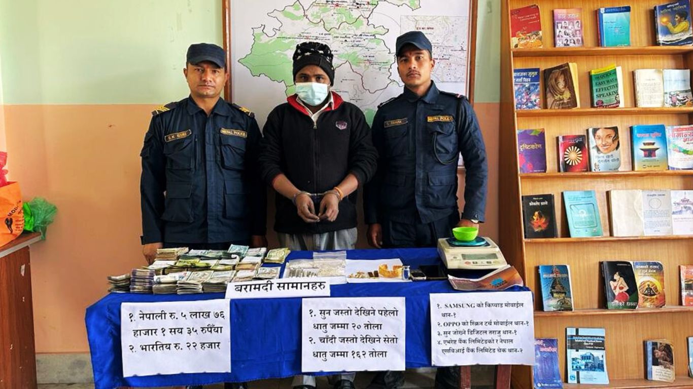 काभ्रेमा सुन जस्तो देखिने २० तोला पहेलो धातु सहित १ जना पक्राउ