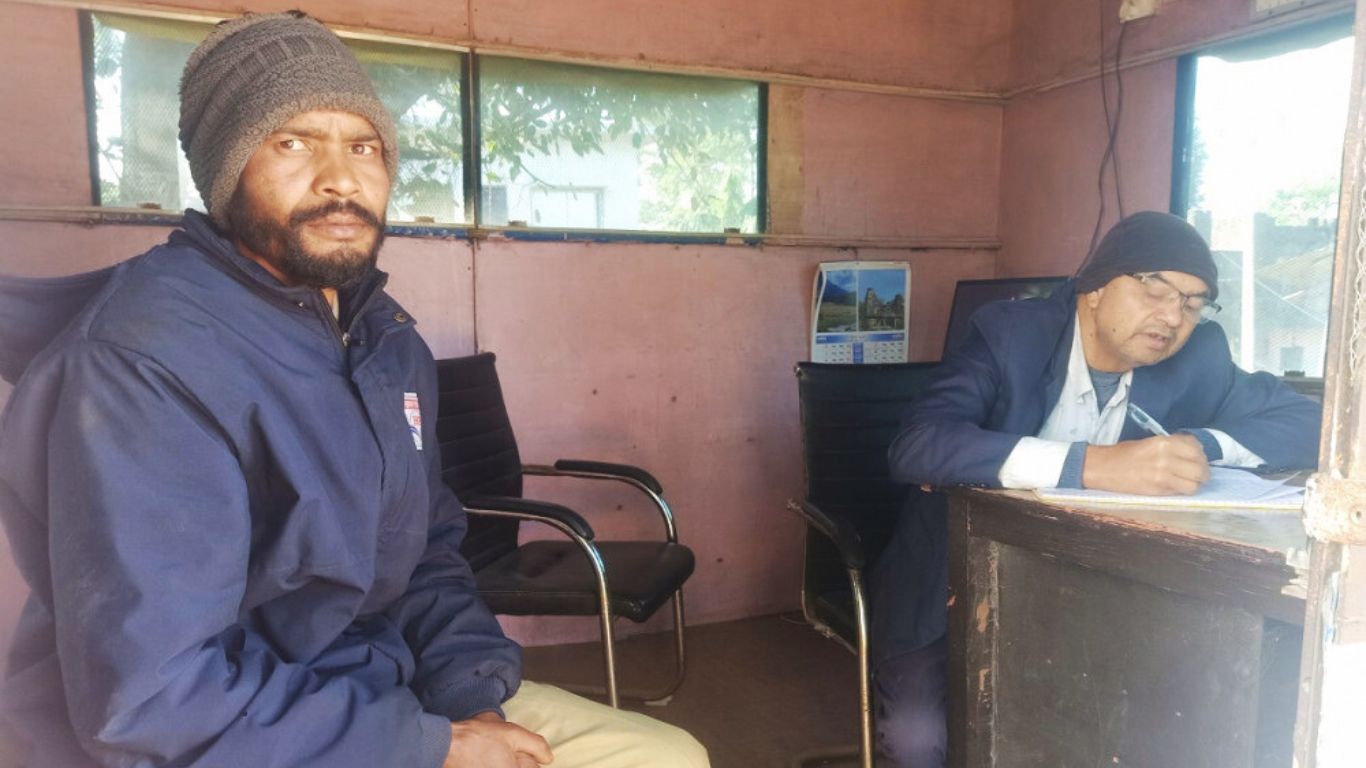 घर फर्किन लागेका १ नेपाली बाटोमै लुटिए