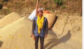 १६८ मुरी धान फलाएका बम्जन दम्पती ५० हजारबाट पुरस्कृत
