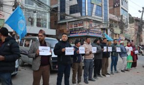काभ्रेमा बालकुमारी घटनामा रास्वपाको मौन विरोध , मागे प्रधानमन्त्री र गृह मन्त्रीको राजिनामा