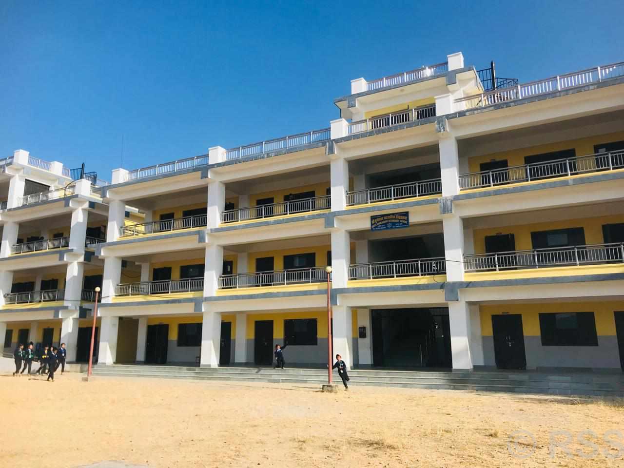 काभ्रेमा सहरी मोहले सामुदायिक विद्यालयको हविगत: भव्य भवन, छैनन् विद्यार्थी