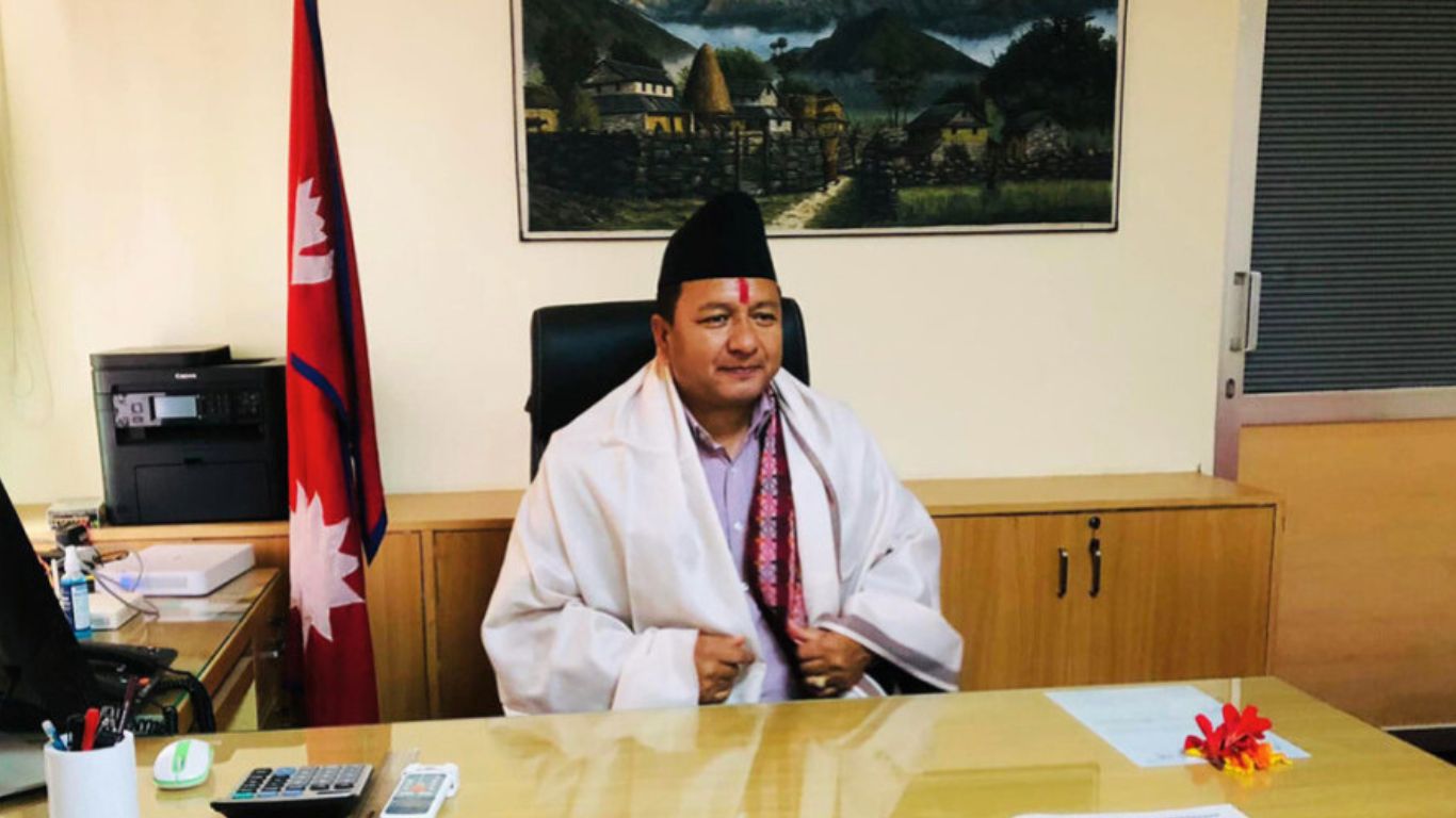 ढोरपाटनका मेयरविरुद्ध रेड नोटिस जारी